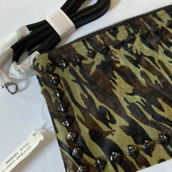 New Laggo Camo Crossbody bag. - Picture 4 of 4